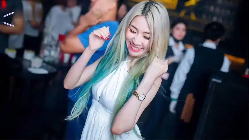 四川顶级夜店酒吧蹦迪现场,女dj身材火辣,美女劲爆舞姿太迷人了