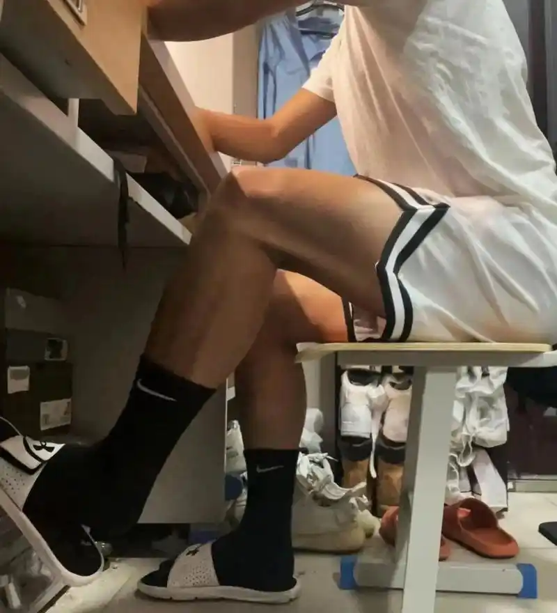 再坚持一天就放假啦92#96 #帅哥 #jio #nike  - 抖音