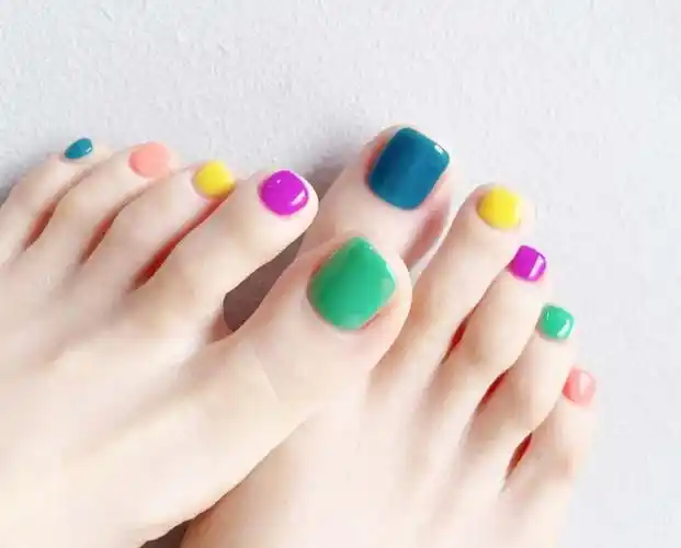 2021最新流行的脚趾甲美甲,图片,脚指甲美甲-lomo美甲