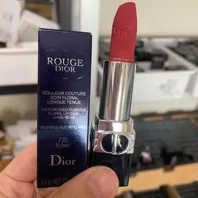 迪奥新款丝绒720口红.轻微瑕疵破损处理.膏体背面有轻微裂口