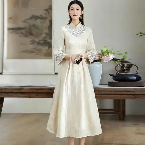 中国风复古刺绣花旗袍裙子春季优雅气质七分袖立领盘扣中长连衣裙