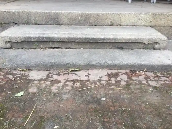入大门的台阶
