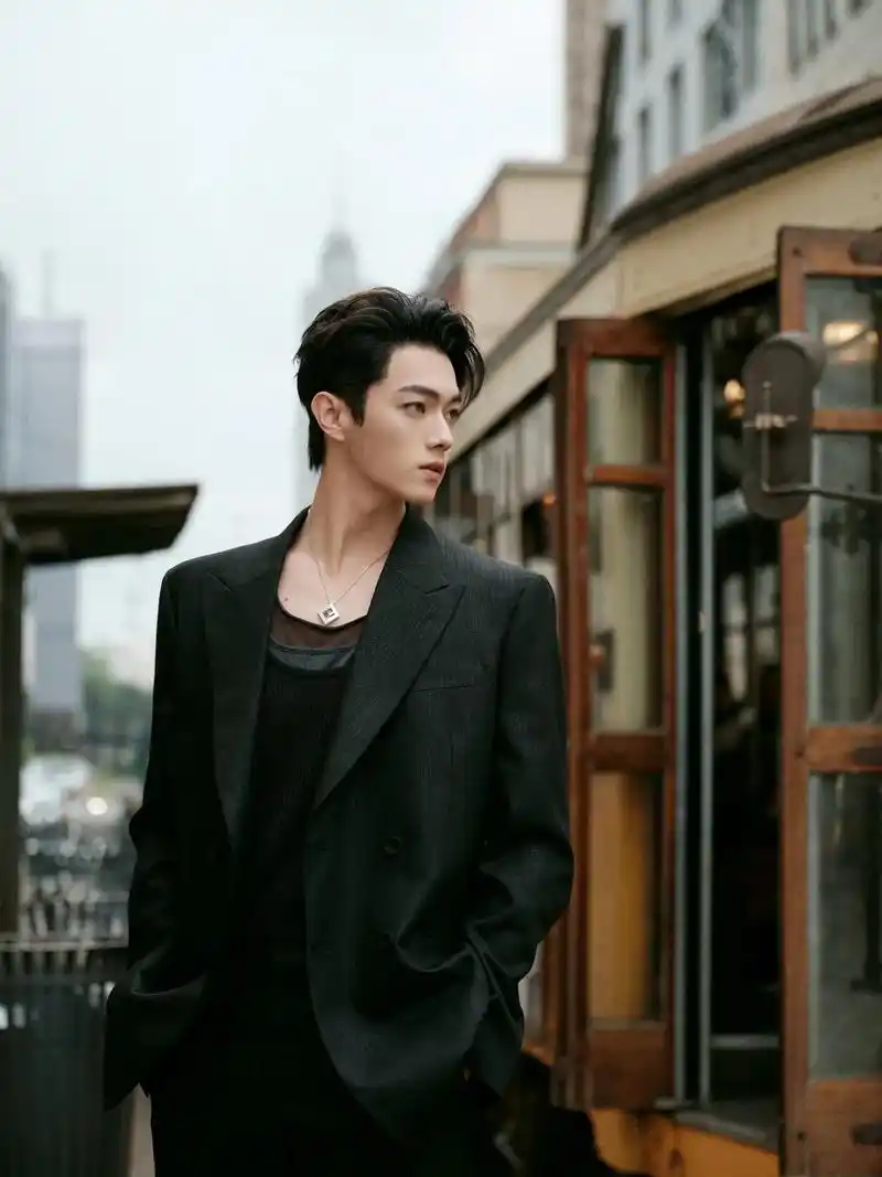 我拍的许凯91 米兰之旅.#许凯 #许凯soso #fend - 抖音