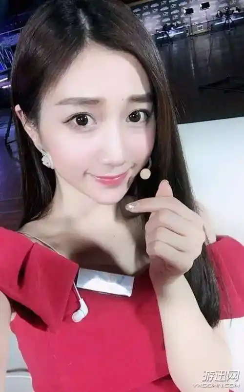 如今已成为战旗最具诱惑的女主播,牛小蘑菇教会你什么叫野性