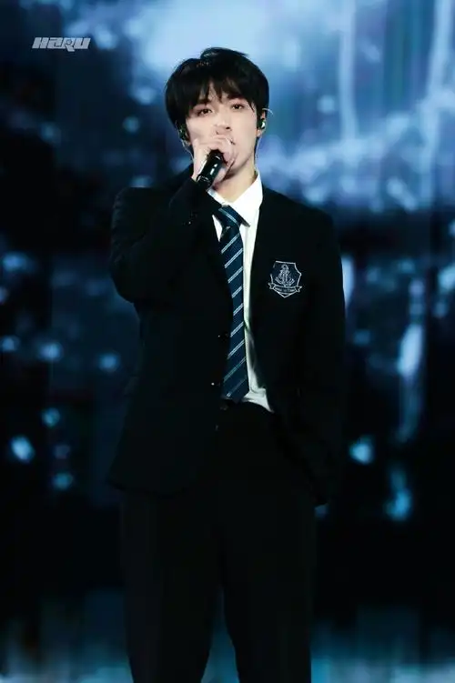 刘耀文校服男高