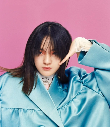 文淇最新画报自带电影氛围的鬼马少女简洁文艺的画风