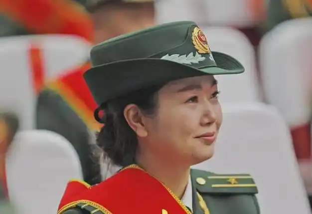 向军旗告别全体退役警官身着礼服2024年度警官退役仪式武警四川总队