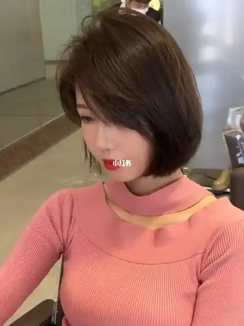 圆脸女生短发这么剪绝对不后悔不挑脸型