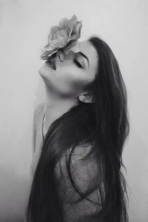 精选2021欧美黑白五官立体女生唯美图片