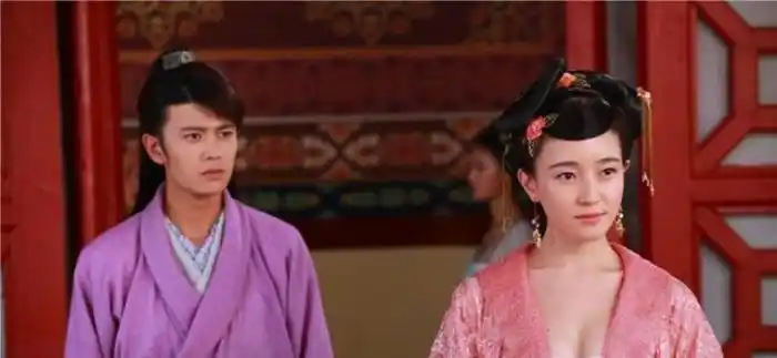 迷茫之际他遇到一家经纪公司,并主演了《通天狄仁杰》这部电视剧.