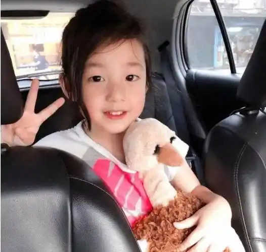 不得不说,时间过得确实很快,小泡芙现在也都已经七岁了,《爸爸去哪儿