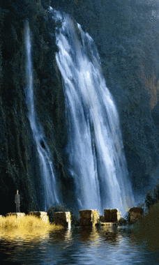 瀑布流水美景快速gif动图_动态图_表情包下载_soogif