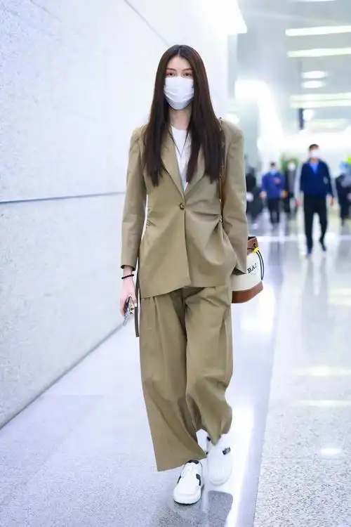 近期明星机场街拍穿搭来看看有没有你喜欢的搭配