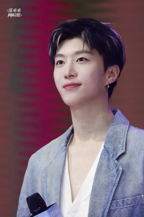 26芬腾品牌升级会 今天见到可爱又帅气的代言人啦@范丞丞adam0616