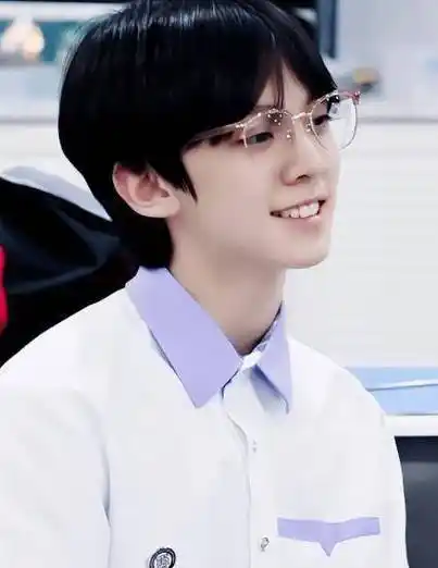 左航现身巴蜀宣传片,校服与迷彩服无缝切换,素颜依旧帅气_军训_照片