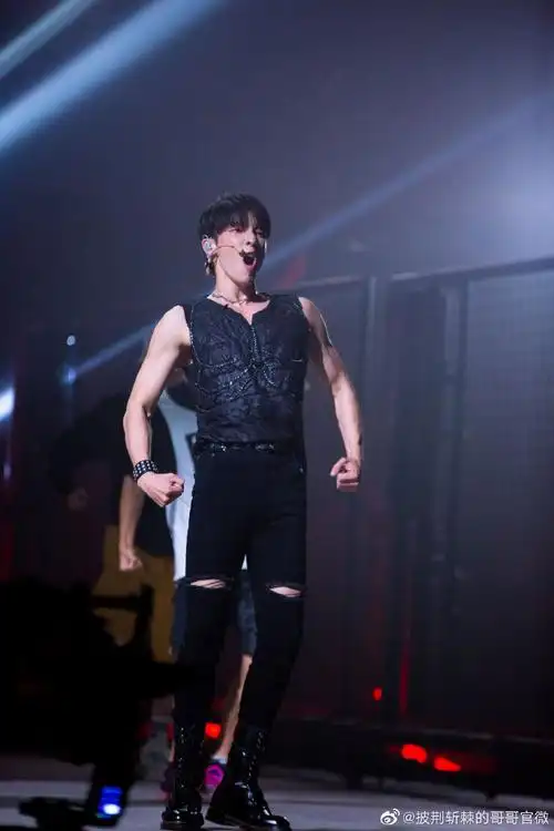 【哥哥一公plog营业中】#披荆斩棘的哥哥#沉浸式格斗的@高瀚宇kd在