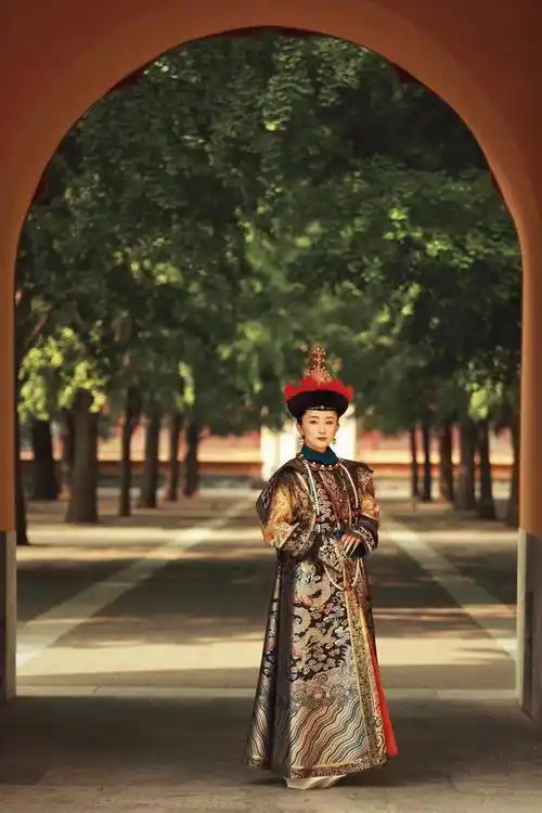 赵秦清朝朝服写真曝光 尽显高贵典雅气质_后宫_贵人_形象