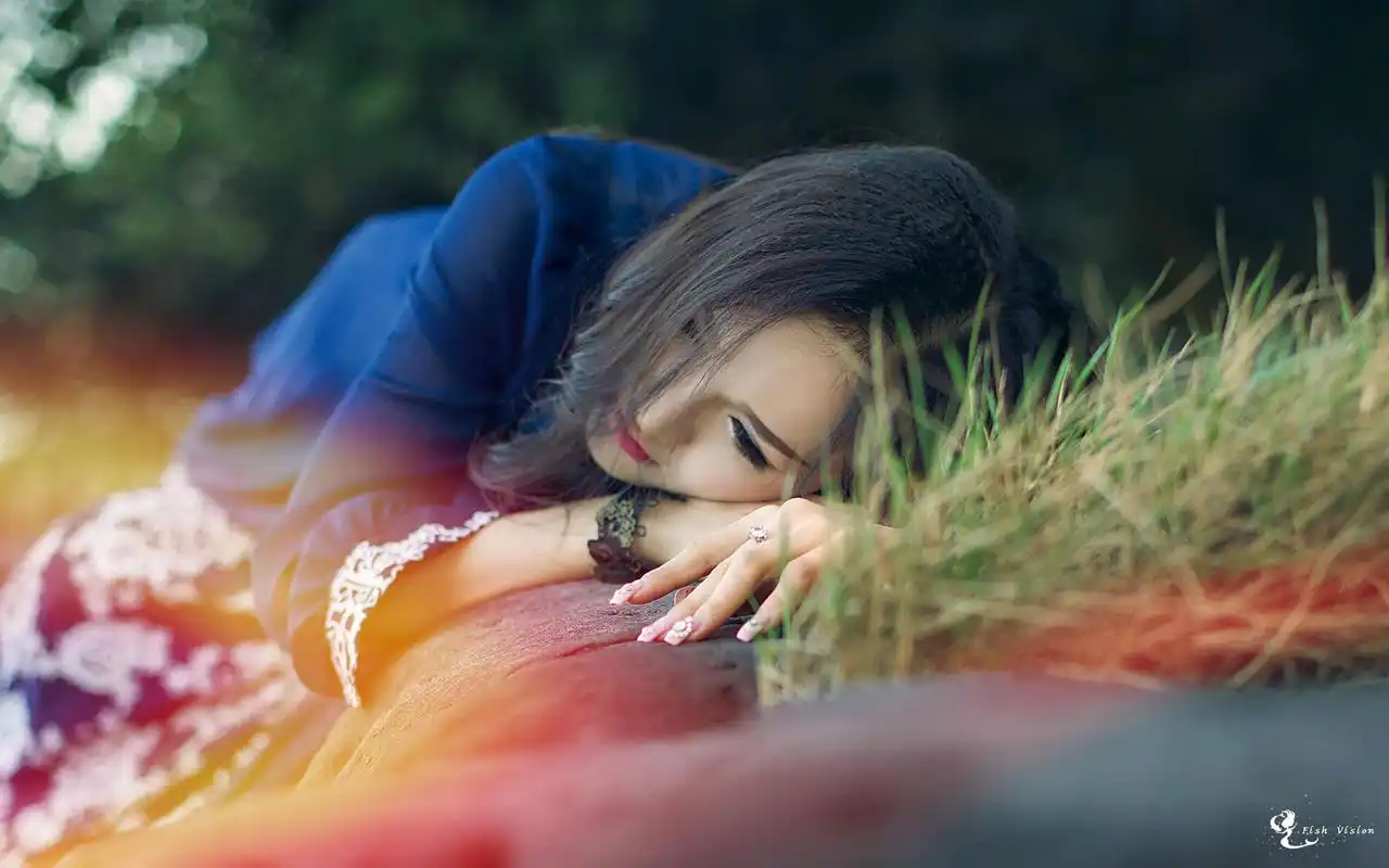 文艺范忧郁美女桌面壁纸