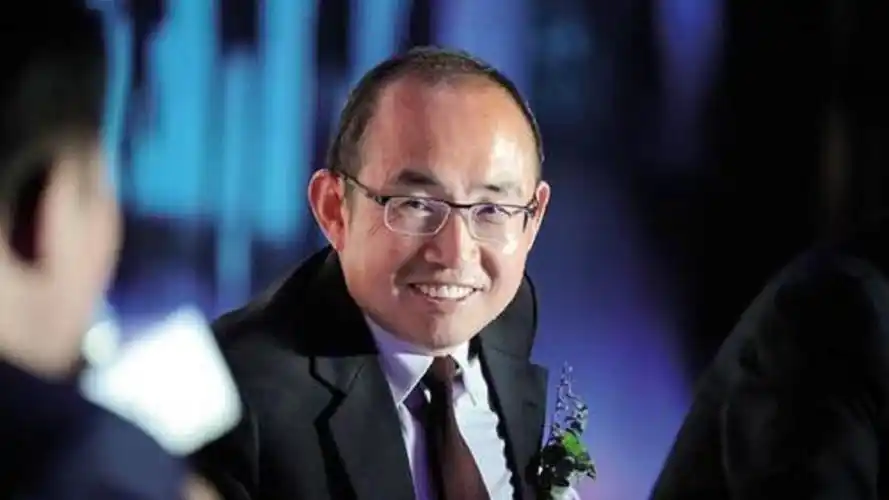 中国富豪潘石屹要跑路?妻子入美籍,已经开始变卖国内资产.