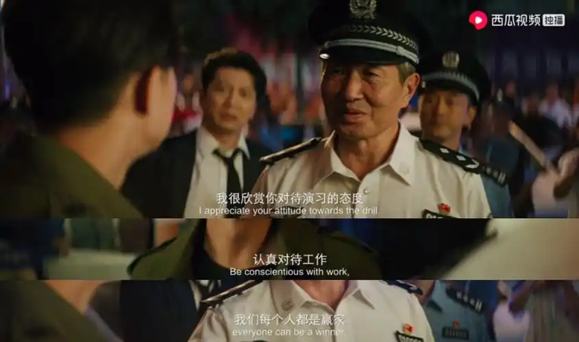 大鹏抢银行你认真的样子真的很可笑