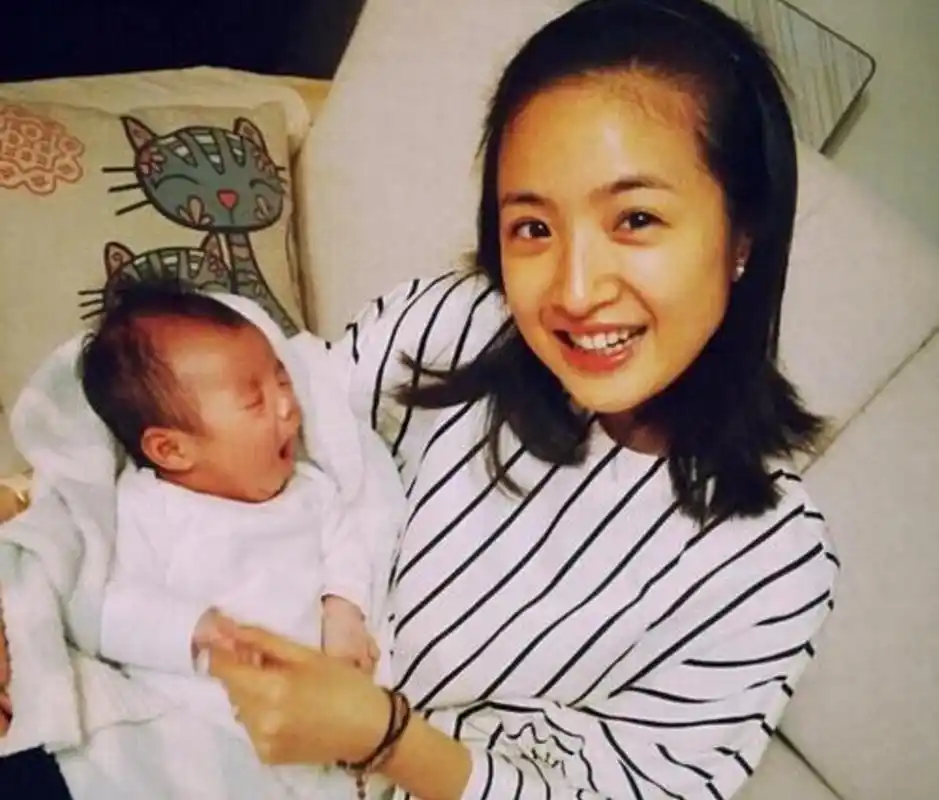 自从林依晨和林于超结婚后,林家父母就开始催着他们生孩子.