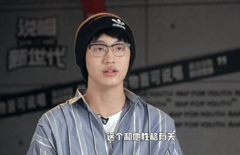 说唱新世代选手接连翻车ak被送上热搜之后拔出萝卜带出泥