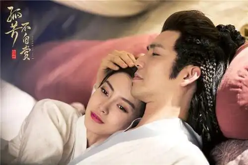 孤芳不自赏引领接吻新姿势传递甜蜜气息