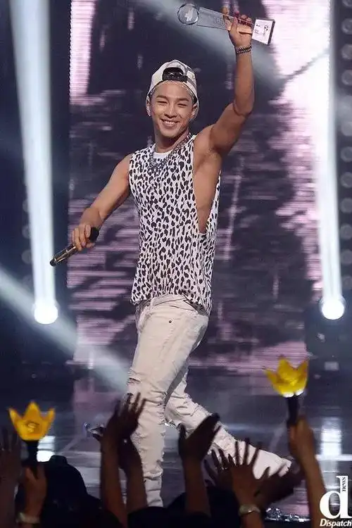 "身材发怒啦!".男爱豆野兽般的肌肉