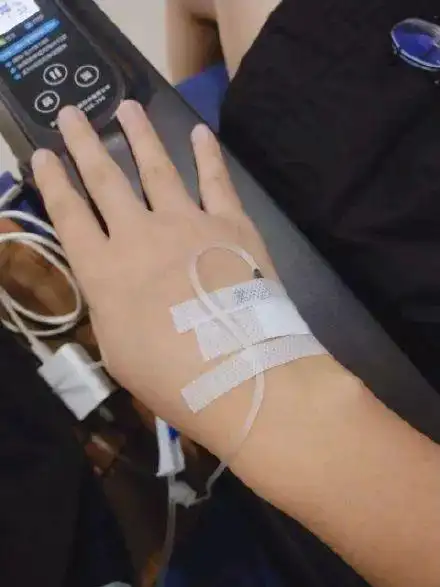 女生输液照片,请假专用