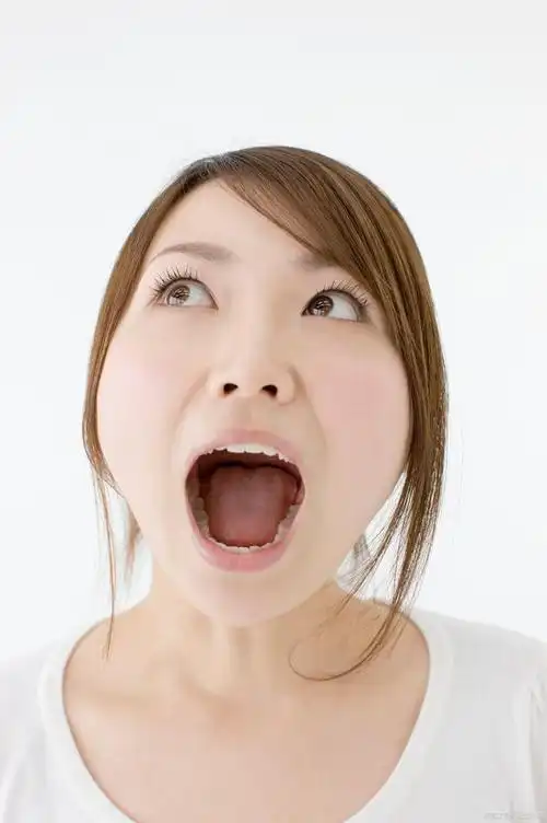 张嘴就有异味,如何避免这些尴尬?找到原因是关键