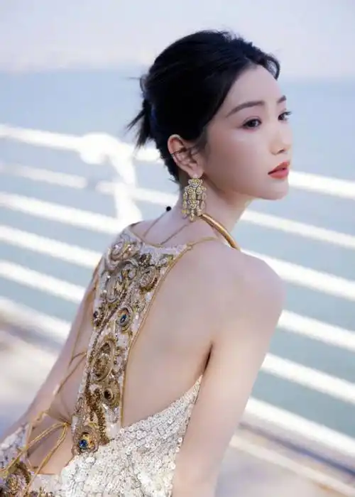 40张高清美图诠释被你忽视的甜妹子毛晓彤_关晓彤_治愈_显得