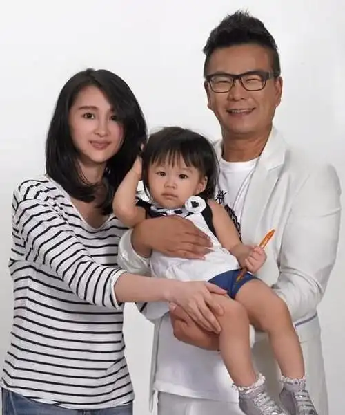 沈玉琳爱女长大了,遗传妈妈的电眼 长腿