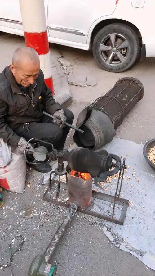 小时候吃的爆米花,现在很少见了!怀念!