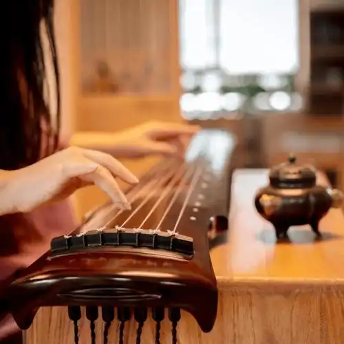 100首古琴曲告诉你弹古琴的女人美到了骨子里
