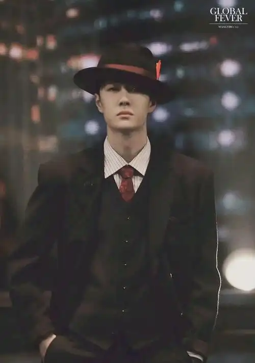 王一博氛围感大片背影满满故事感绅士风格出圈