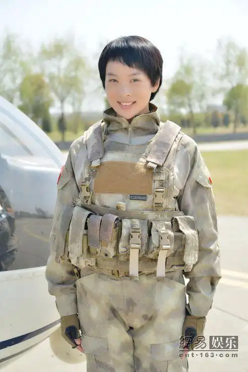 我是特种兵之火凤凰将播02童苡萱化身女兵