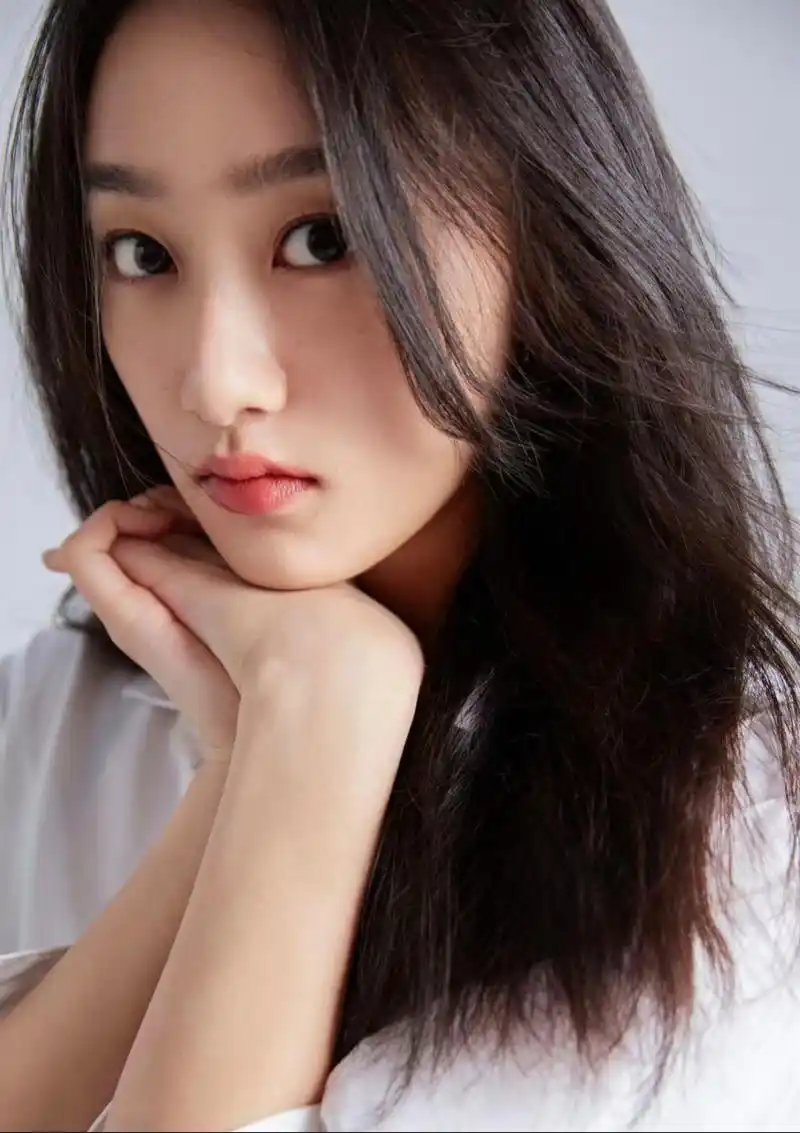 黄子琪,黄子琪出生于1998年,深圳又一个宝藏女孩继程