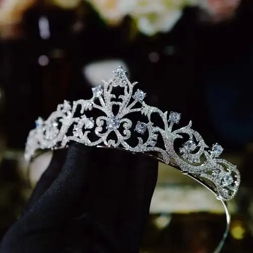 新娘皇冠  #高级珠宝  #新娘跟妆  婚礼造型必备#新娘头饰  魔猫