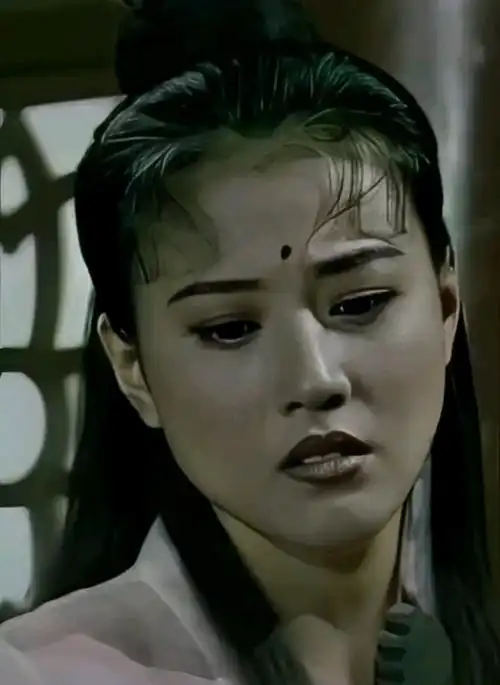 周海媚在演周芷若,高圆圆是在演周海媚[捂脸]