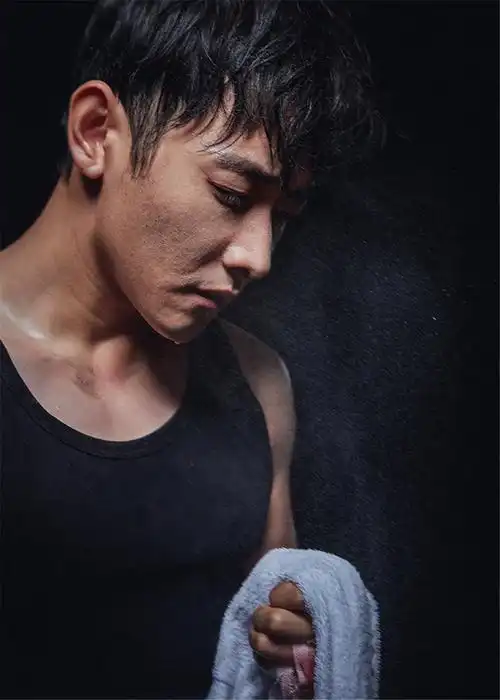 罗晋打拳写真曝光变身硬汉荷尔蒙爆棚