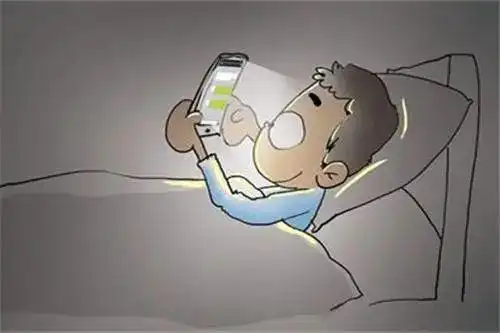 夏日炎炎,结束一天的工作,宅在空调房里躺着玩手机是很多年轻人最喜欢