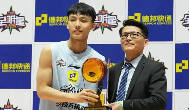 网易首页>网易号>正文申请入驻>2000年出生的徐杰身高只有1.