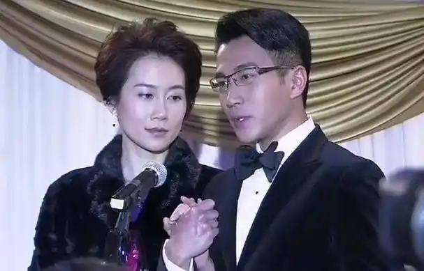 温峥嵘,《千山暮雪》里的慕咏飞,她的老公很神秘,不是何政军?