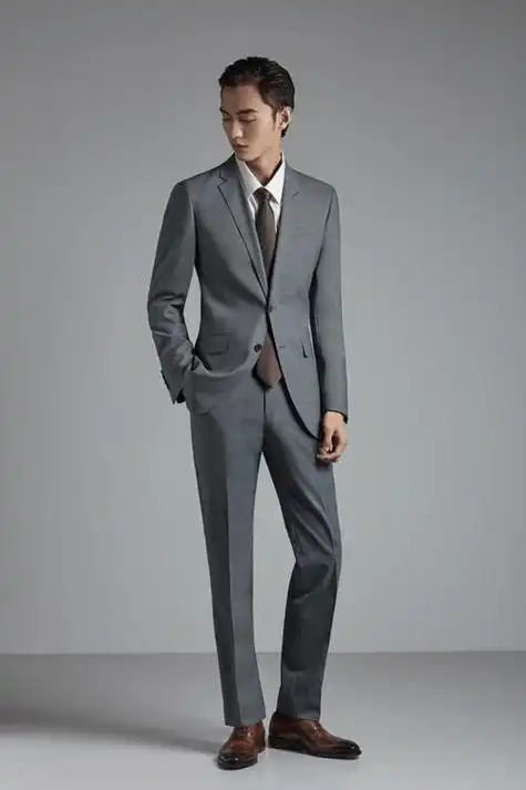灰色西装如何搭配
