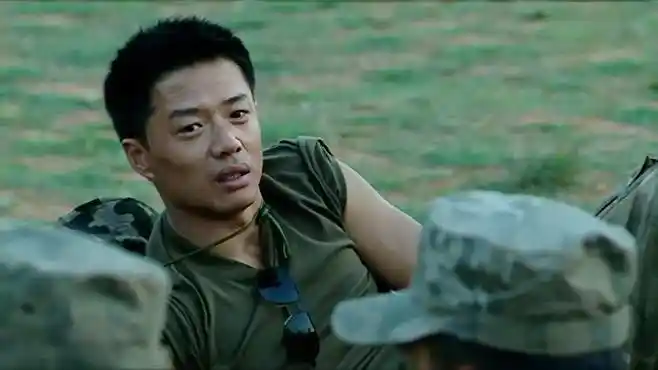 士兵突击:袁朗问部下老a的意义,吴哲的回答被他痛骂,笑死