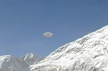 北疆巨型飞行物体近距离拍摄揭秘ufo_百度视频搜索