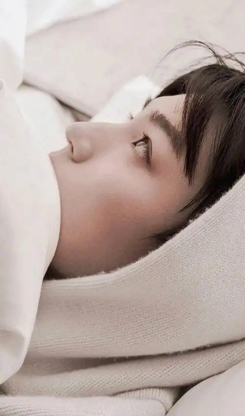 王俊凯撩人壁纸大半夜能把自己帅醒的少年