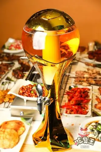 高温4099元烧烤小龙虾吃到爽凌晨2点还在排队