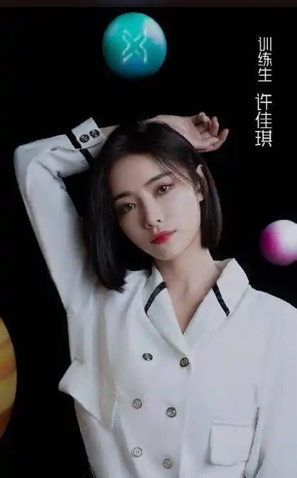 唯一不一样的也许就是王雅君老师头顶的"主题曲词作人"这个头衔吧!