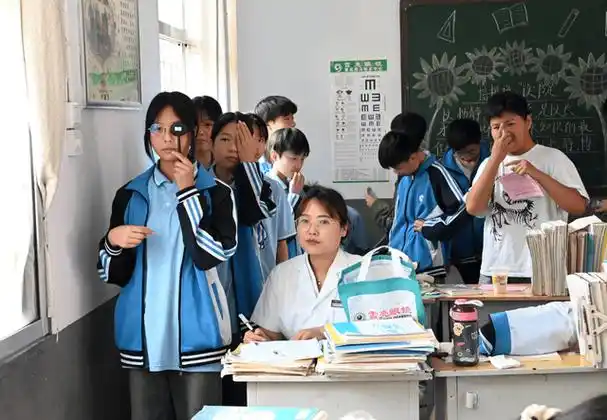 洛宁县知联会携手雪亮眼镜百万捐赠系列活动之——走进马店镇